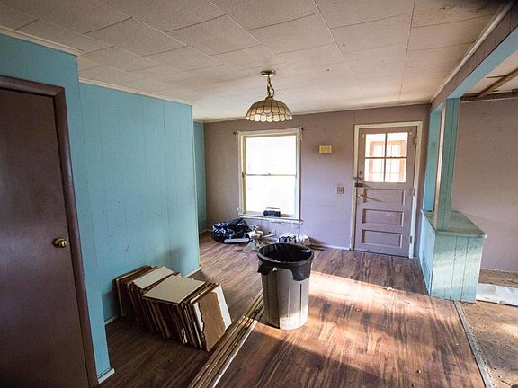 5th image of 212 Sherwood St