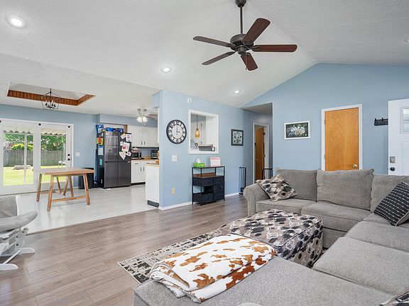5th image of 110 E Kimberly Street