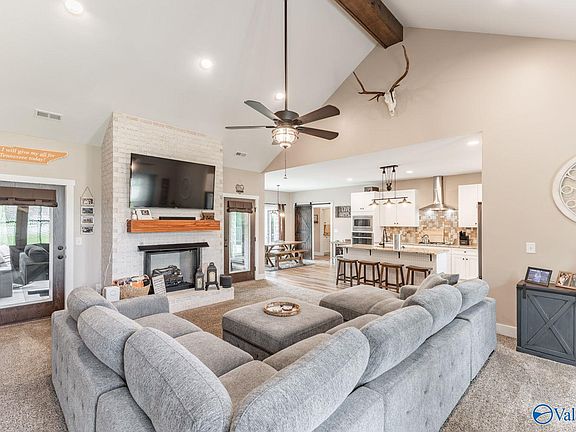 4th image of 108 Brookshire Cir
