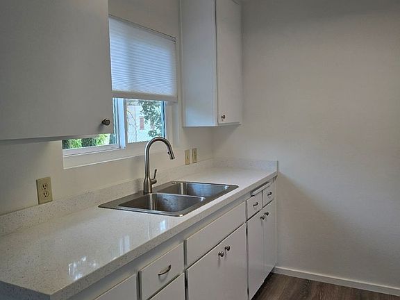 4th image of 419 Crocker St #C