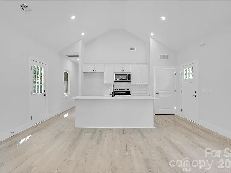 3425 Mission Dr — Photo 8
