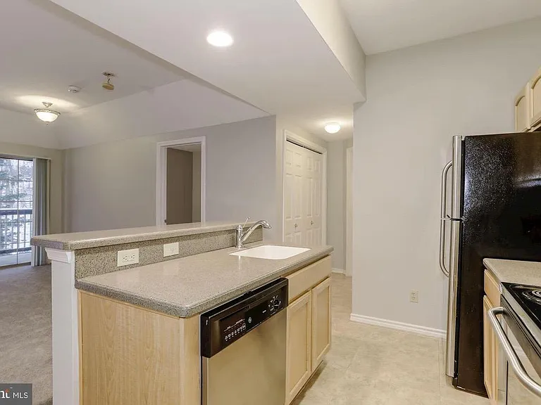 3918 Penderview Dr — Photo 8