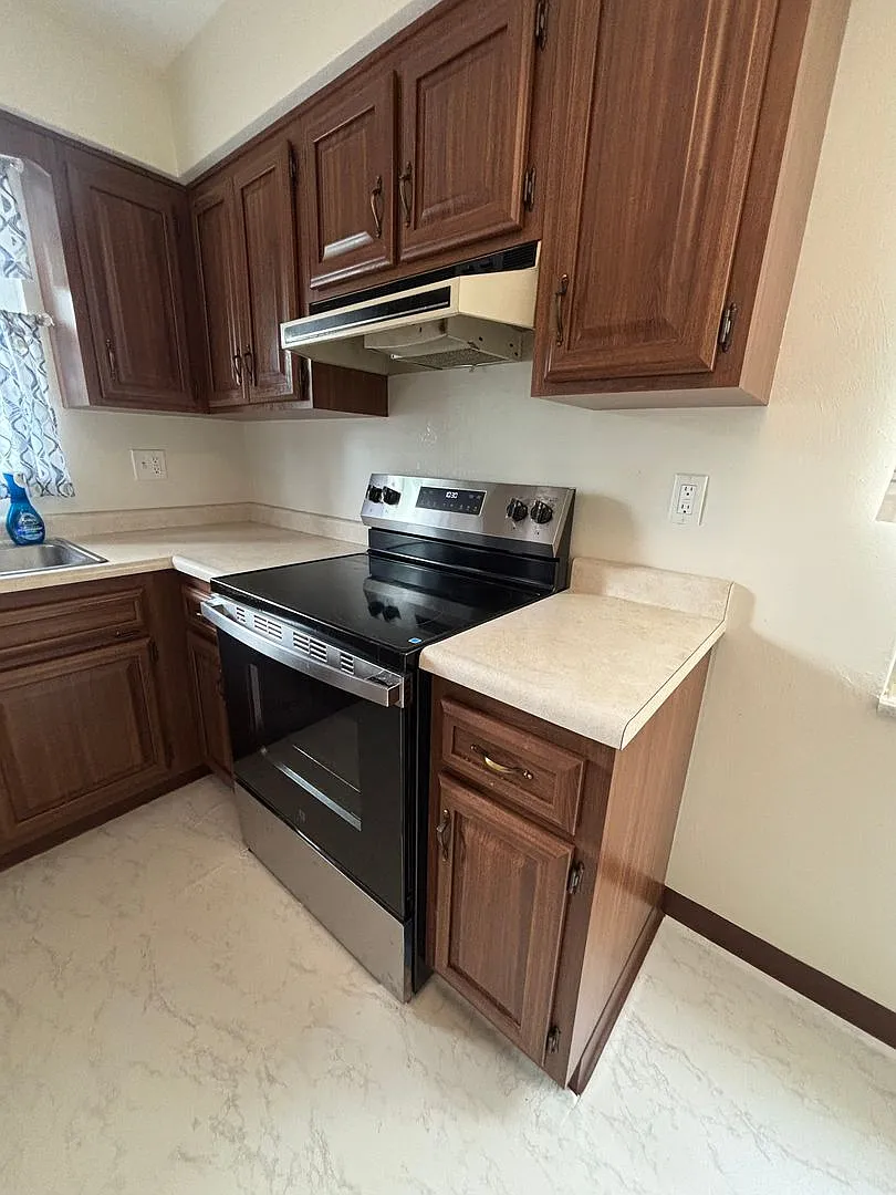 Appealing 3-Bedroom Home in Upper St. Clair - Available in August! — Photo 4