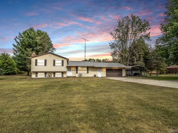 12360 Lake Rd, Montrose, MI 48457