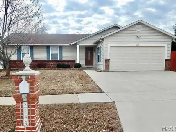 3249 Windwood Trails Dr, Saint Charles, MO 63303