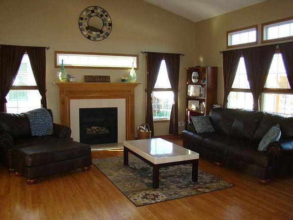 5th image of 560 Poppy Ln