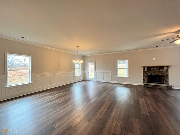 4th image of 130 Hawthorn Ln #12