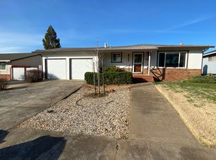 1084 Lorraine Dr, Redding, CA 96002