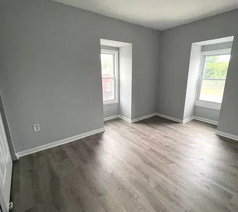 3rd image of 444 Bridge St