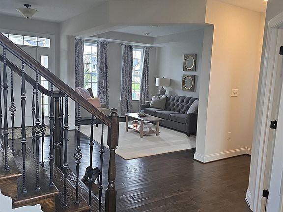 3rd image of 246 Kingston Dr