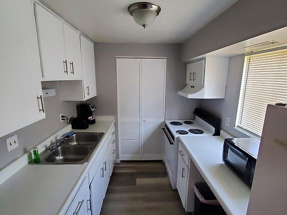 2nd image of 1031 Watervliet Ave #F