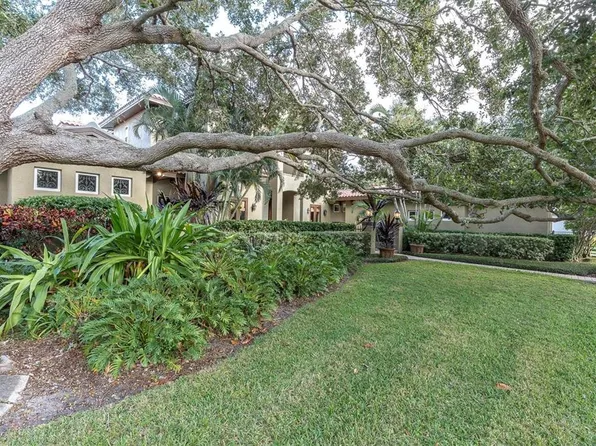 10221 Golden Eagle Dr, Seminole, FL 33778