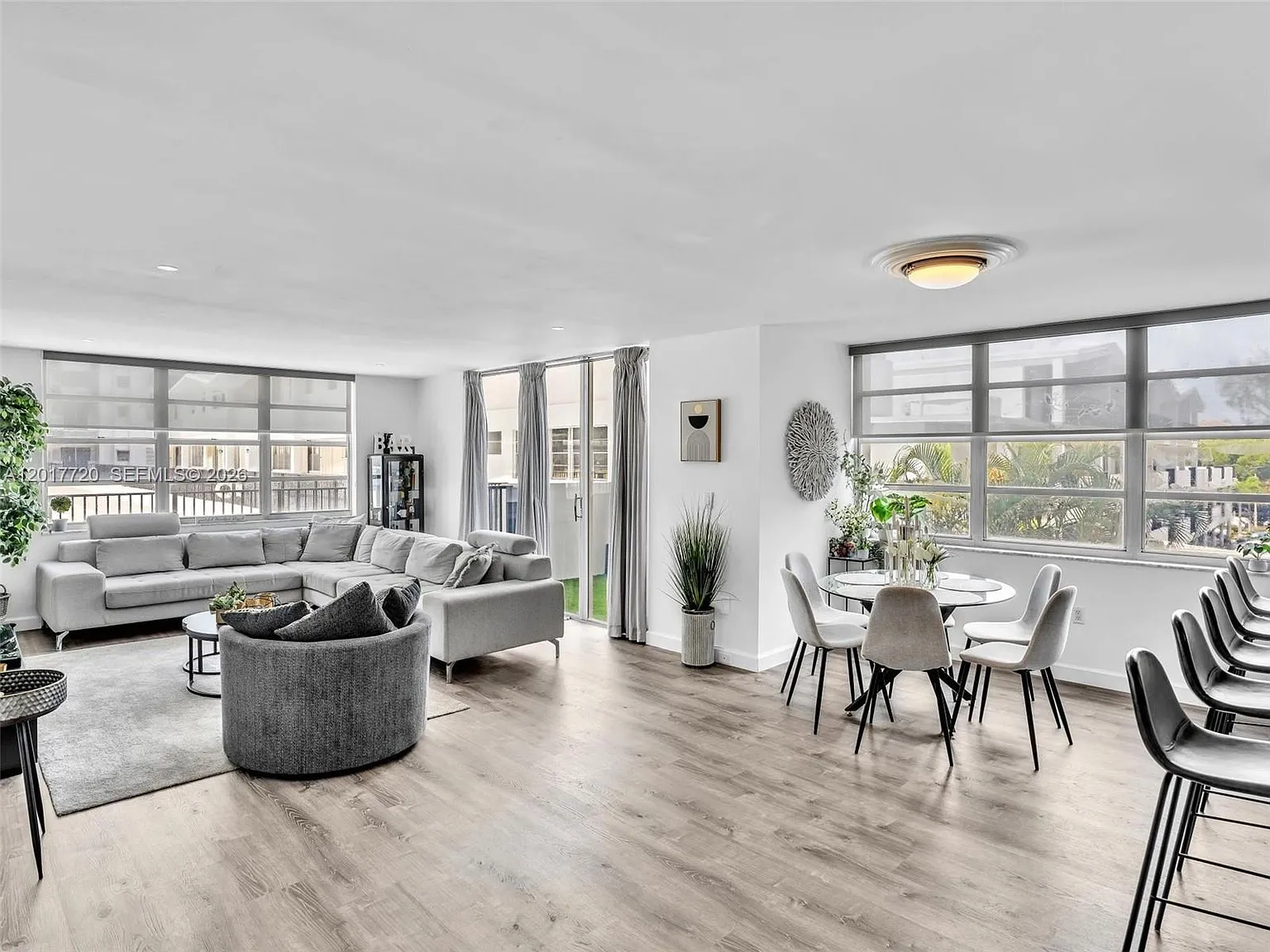 Commodore Plaza Condo — Photo 3