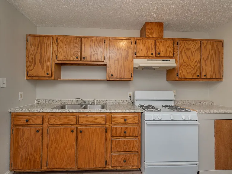 821 Forsythe St — Photo 7