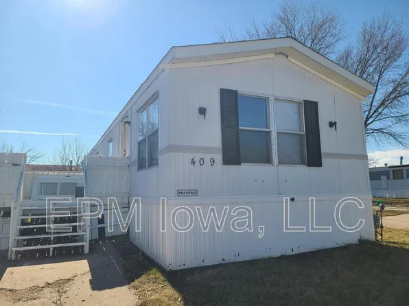 700 W Ridgeway Ave, Cedar Falls, IA