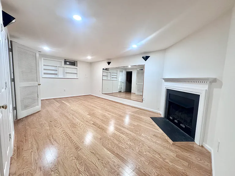 5944 Raina Dr — Photo 11