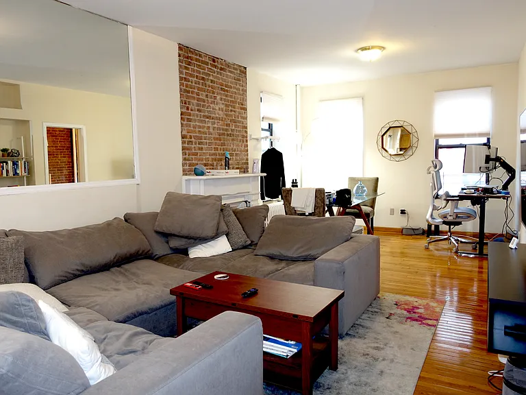 400 W 50th St #2 — Photo 1