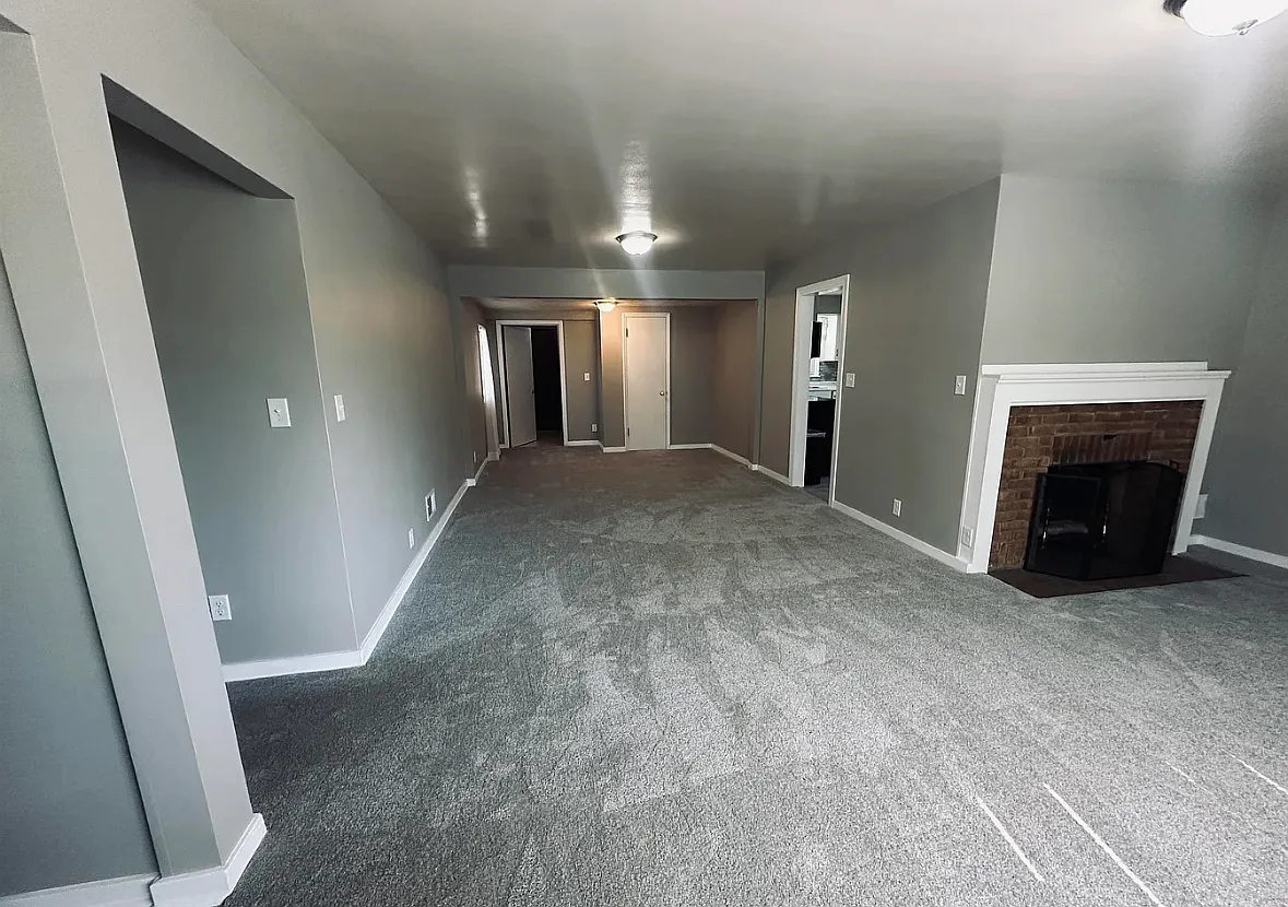 3 bed, 2155 sqft, $2,330 — Photo 1