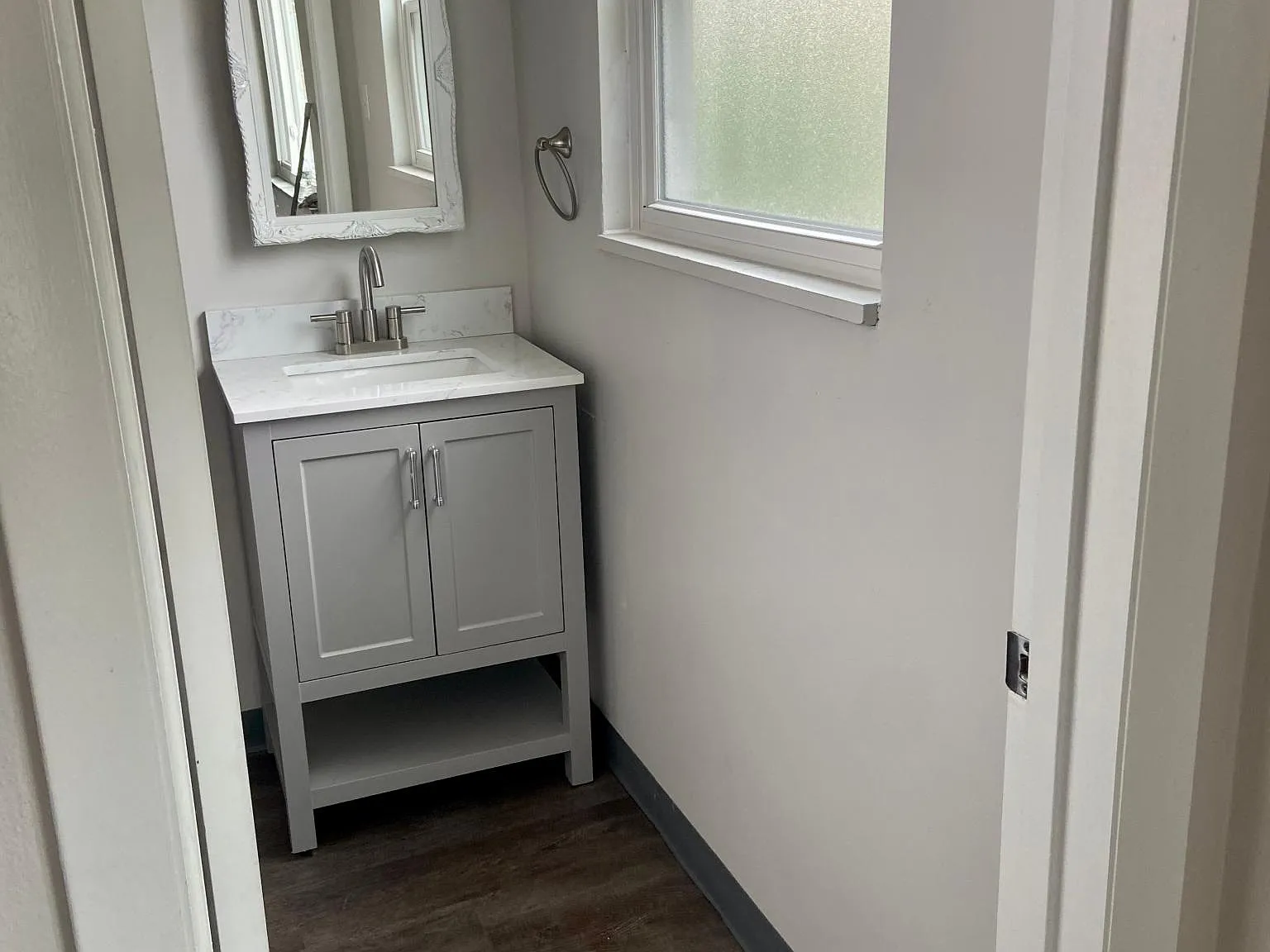 1 bed, 1.5 bath, 980 sqft, $900 — Photo 3
