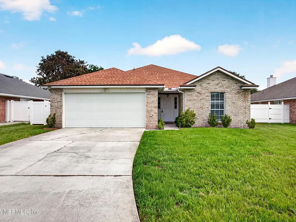 490 Hillside Dr