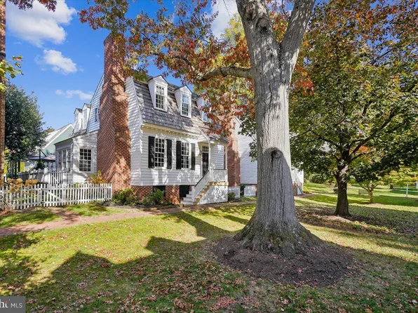 9896 Palace Green Way, Vienna, VA 22181