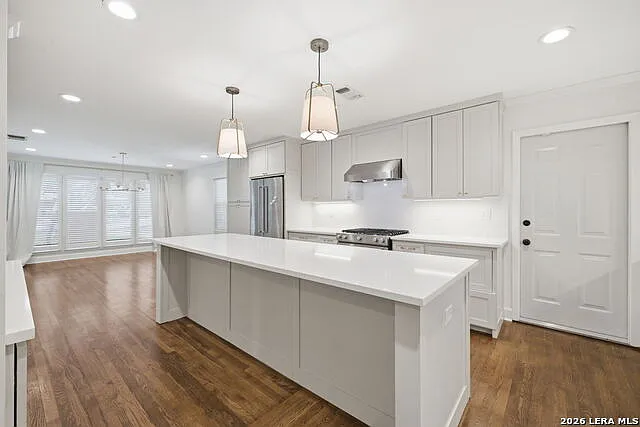 3 bed, 2.0 bath, 1843 sqft, $3,850 — Photo 3