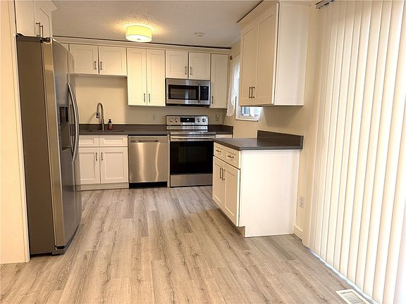 5th image of 2068 Powell Rd