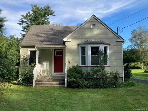 104 Canal Drive, Godeffroy, NY 12729