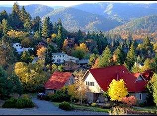 120 Wells Fargo Dr, Jacksonville, OR 97530