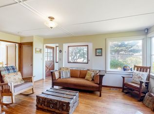 851 SW 9th St, Lincoln City, OR