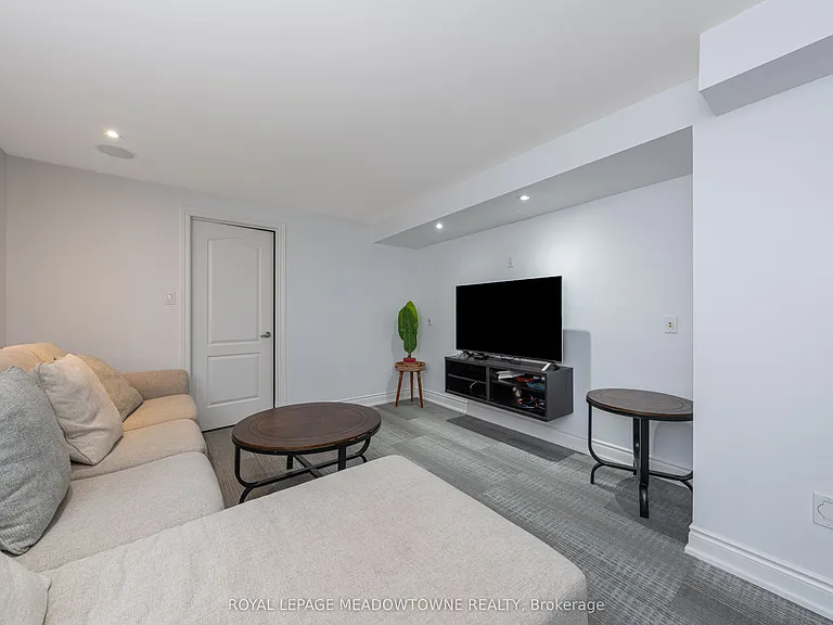 14 Costigan Ct — Photo 27