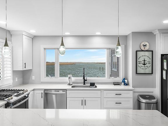 2nd image of 301 Alder Ln #301