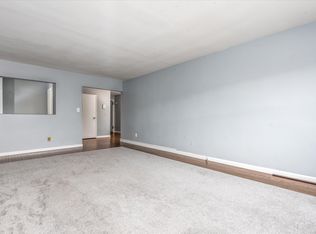 11 Park Pl APT 2E, Rockville Centre, NY
