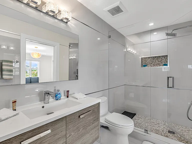 4921 NE 28th Ave — Photo 50