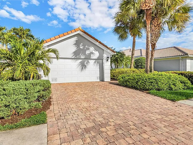7549 Garibaldi Ct — Photo 2