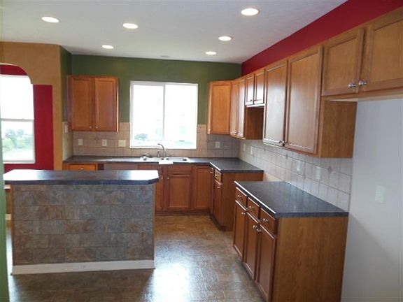 4th image of 921 Fortkort Dr