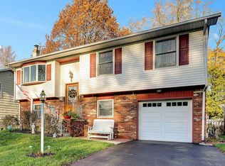 56 Walnut St, Farmingdale, NJ 07727