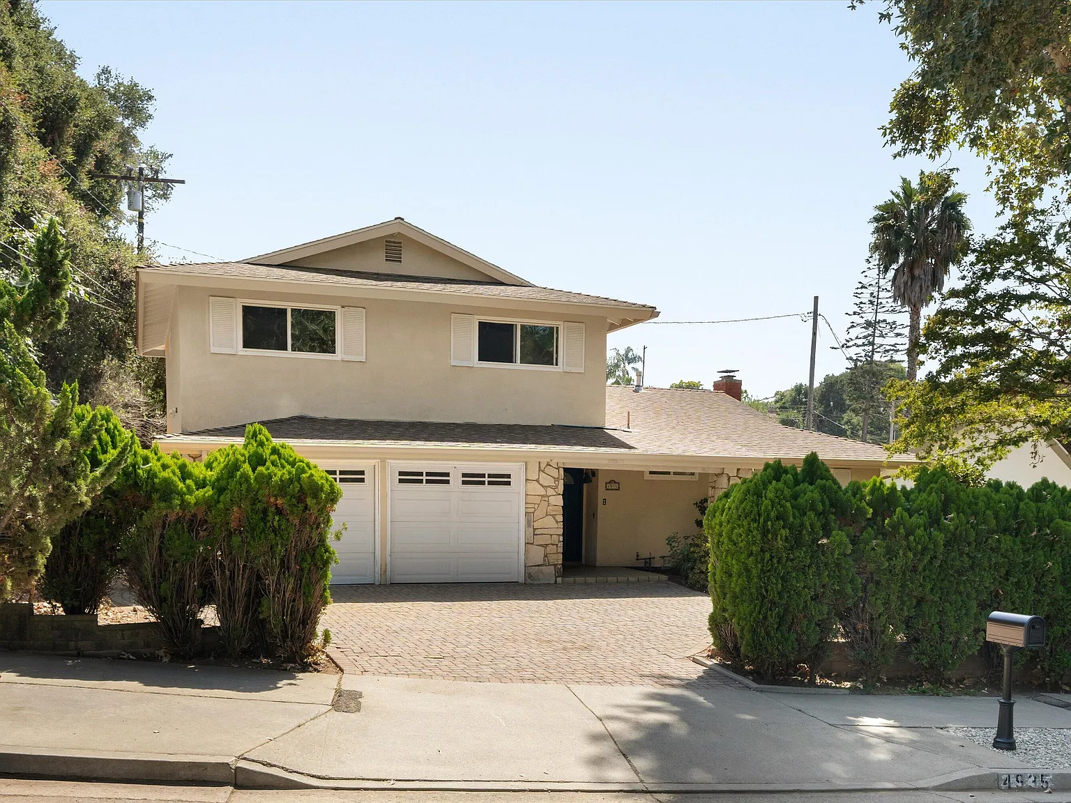 5 bed, 2.5 bath, 2045 sqft, $6,900 — Photo 1