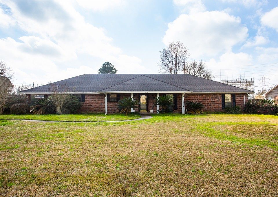 1st image of 509 S Lake Ct
