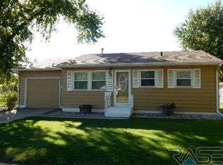 925 S Jessica Ave, Sioux Falls, SD 57103