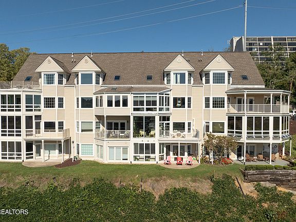 4th image of 554 Riverfront Way