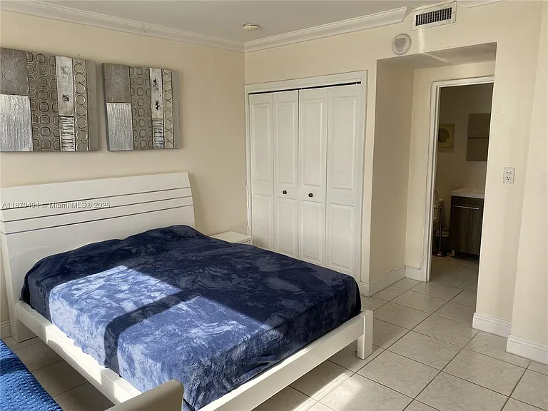 10185 Collins Ave #319 — Photo 15