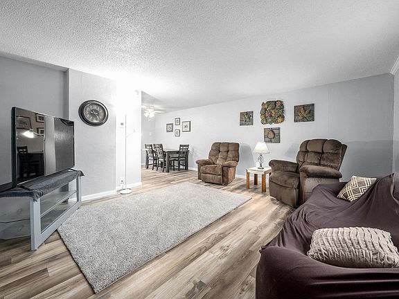 3rd image of 101 N Pipestone St Unit 4