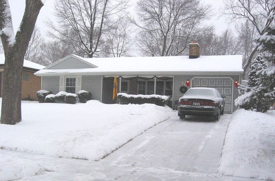 1st image of 1307 E Illinois St
