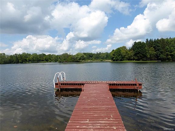 3rd image of 36 S Shore Dr