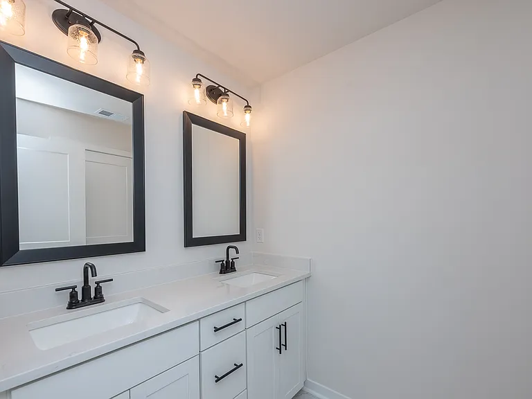 1004 Gresham Pl — Photo 12