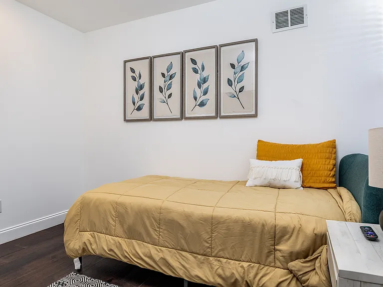 1540 N Hollywood St — Photo 14
