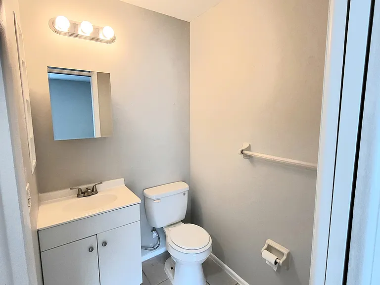 406 NE 24th Pl #2 — Photo 7