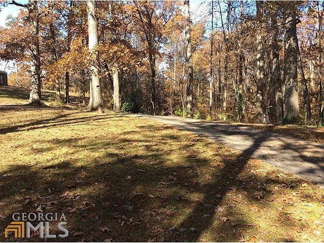 2nd image of 935 Crest Valley Dr NW