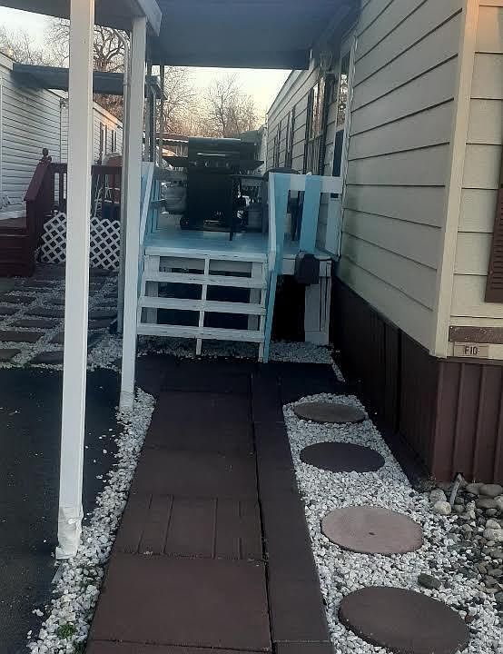 2nd image of 2701 Goethals Rd N APT F10